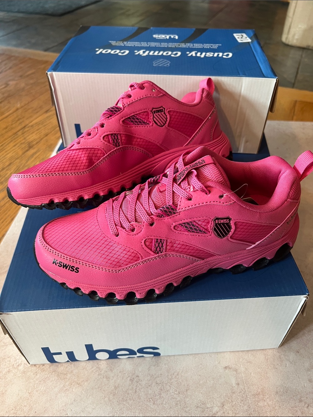 K-Swiss Tubes Trail 200 Varsity Low Shocking Pink/Black Sneakers